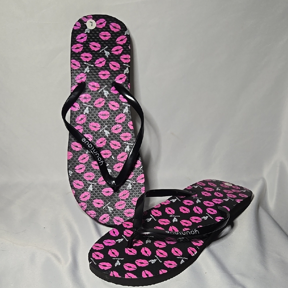 🙂 Women's Black and Pink Flip Flops